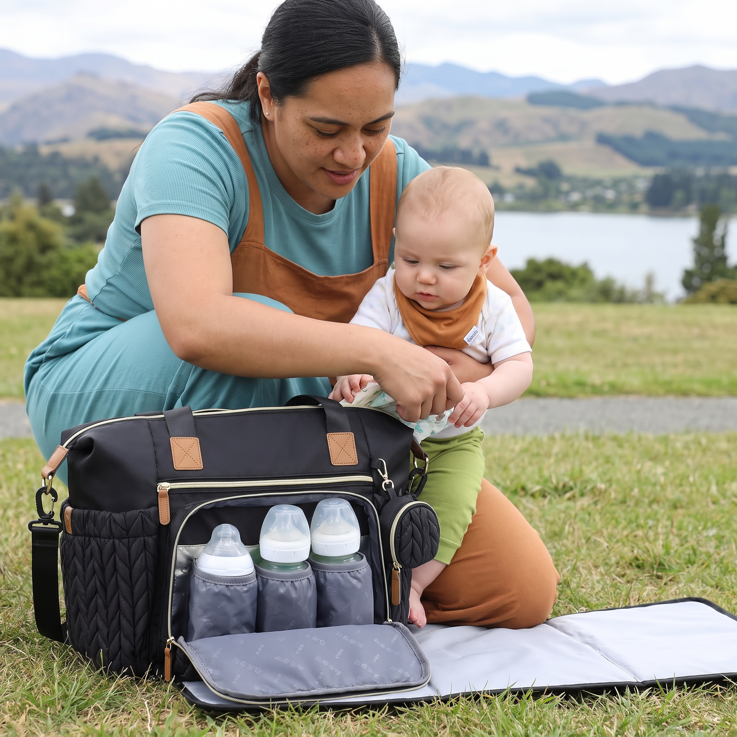 Lightweight Waterproof Diaper Tote Bag – Large Capacity with Changing Pad & Pacifier Case